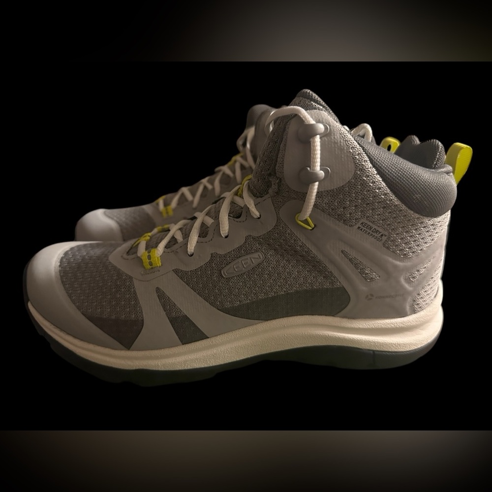 KEEN Women’s Terradora II Waterproof Mid Height Hiking Boots. US 8. $165